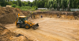 Разработка котлована Мариинск стоимость за от 569 руб. м3 - заказать работы по копке и рытью котлованов | траншей